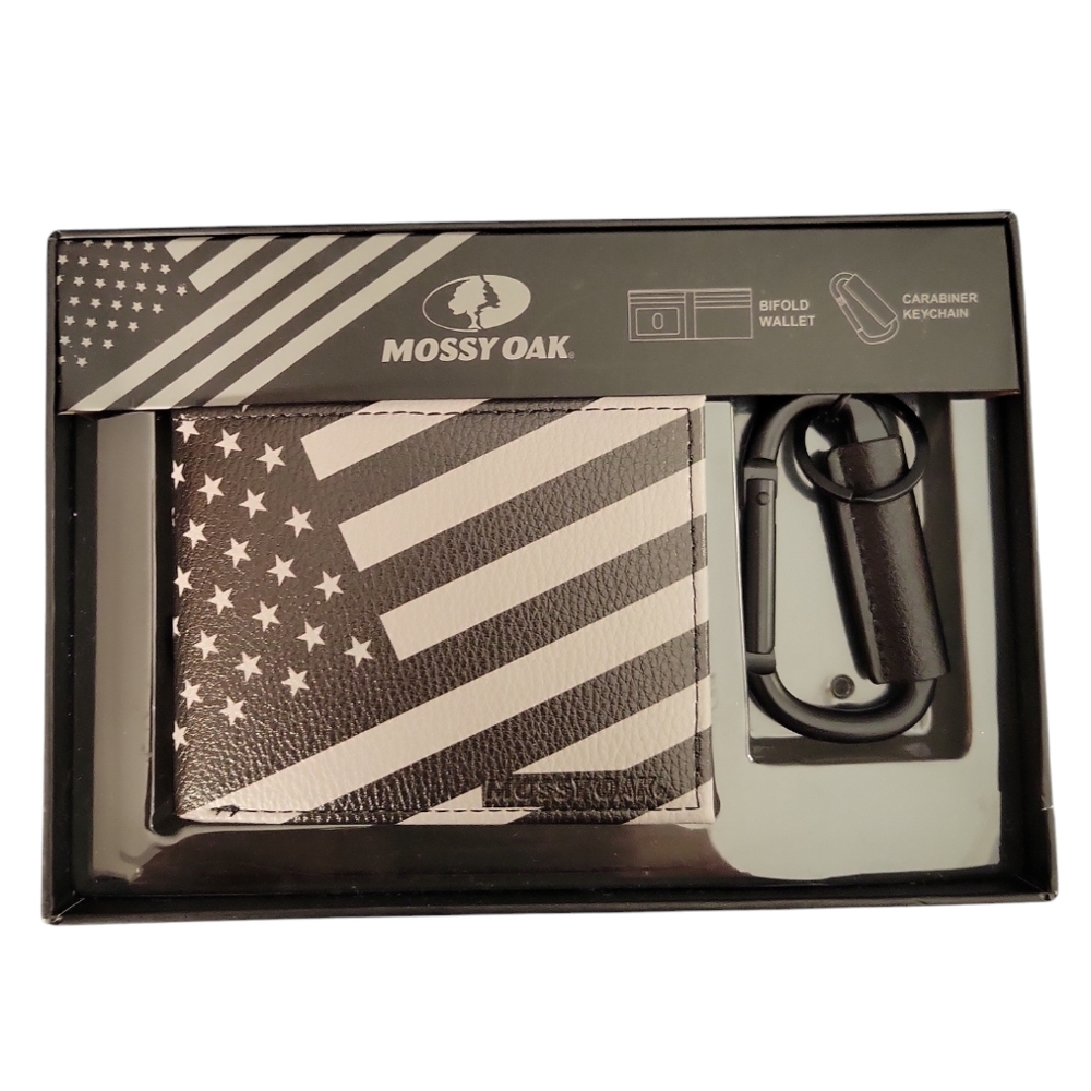 NWT MossyOak Wallet + Carabiner